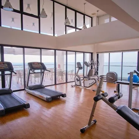Seaview Premium Duplex In Gurney With Wifi & Full Kitchen 12B Apartment George Town Exterior photo