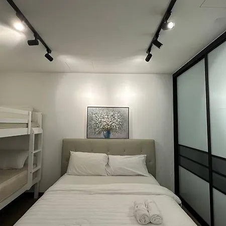 Seaview Premium Duplex In Gurney With Wifi & Full Kitchen 12B Apartment George Town Exterior photo