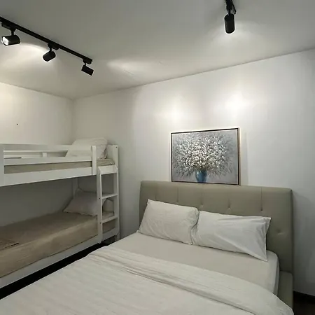 Seaview Premium Duplex In Gurney With Wifi & Full Kitchen 12B Apartment George Town Exterior photo