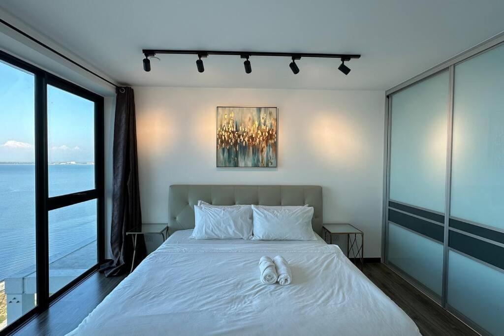 Seaview Premium Duplex In Gurney With Wifi & Full Kitchen 12b Apartment George Town