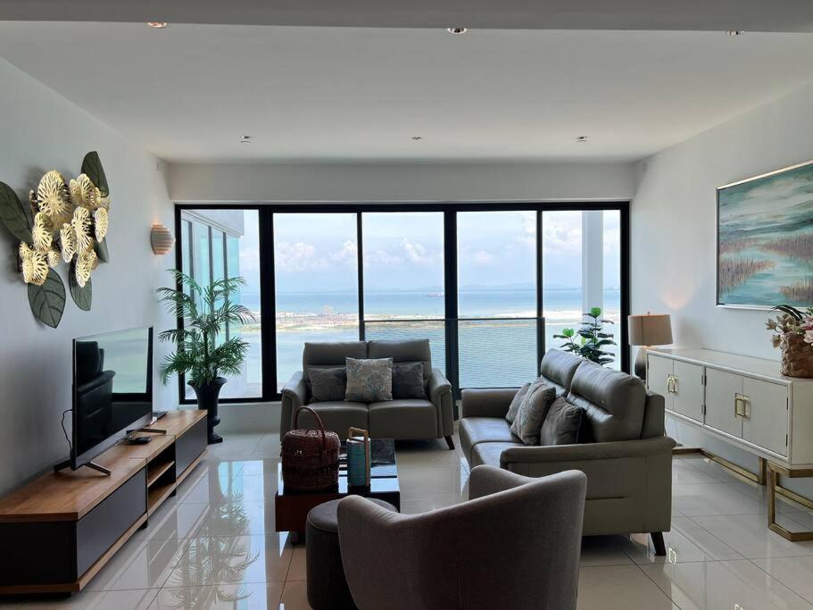 Seaview Premium Duplex In Gurney With Wifi & Full Kitchen 12b Apartment *
